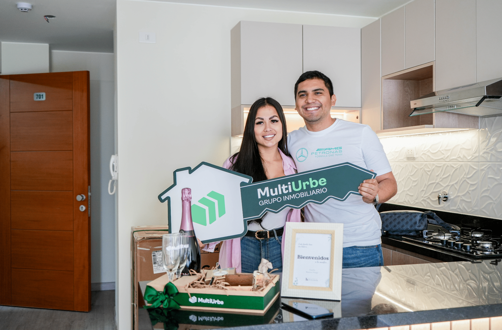 ¿Cómo independizarte para formar tu propio hogar? 2 Puedes independizarte como esta pareja feliz.